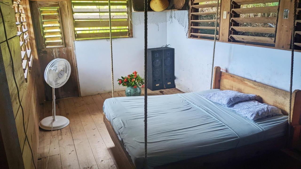Guanaja Backpackers Hostel Екстериор снимка