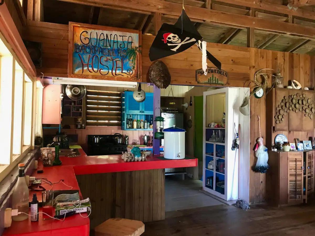 Guanaja Backpackers Hostel Екстериор снимка